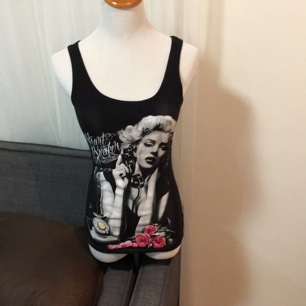 Marilyn Monroe black tank top “heartbreaker”